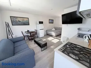 Claremont Comfort Cottage - Image 1