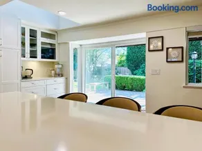 4BR 3BA Family Home - West Side - Free Parking & Pets - Image 3