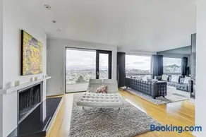 Luxury 3BR Home - Pano Views, Steam room & Deck - Image 1