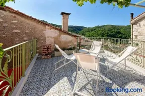 Casa Di Nonno-Jacuzzi Mountain View Stay in Lesvos - Image 1