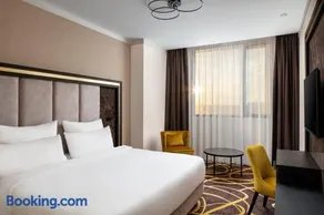 Card Hotel - Image 5