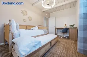 Stylish 2BR Home | Parking & AC | Near Downtown - Image 1