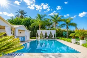 Villa de Luxe à Marrakech avec Piscine & 7 Suites - Image 1