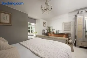 Almond Cottage - Pets welcome - Free Parking - Garden - Image 3