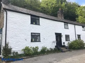 Historic 17th century farmhouse in Wales - Image 1