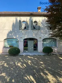 Esclusiva villa del 1500 con giardino privato - Image 2