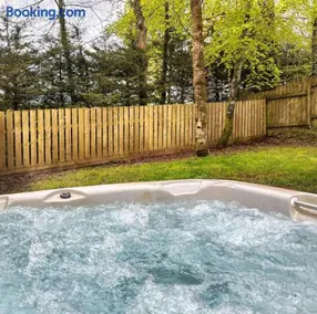 Primrose 15-Kaowood-Hot Tub-Pet friendly-Tenby - Image 2
