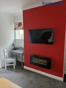 3 Bedroom house, close to woodland, chesterfield and peak District - Image 2