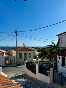 Onar Seaview Apartment in Pythagorio - Image 1