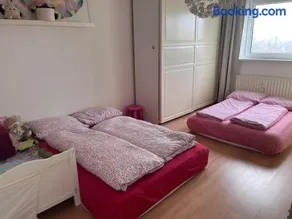 Zentrale, helle Wohnung mit Balkon! Ideal für Messe, Business und Städtereise - Image 3