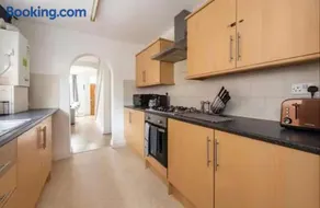 Large 3 bedroom sleeps-7/Gartson/Liverpool - Image 2