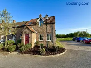 Bay Dream - Part of the The Bay Filey Holiday Village with pool, gym and direct beach access, pub, restaurant, tennis and meadows walks - Image 2