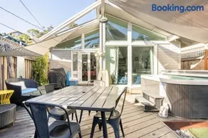 2 bedroom bungalow with hot tub - Image 2