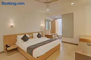 Super Townhouse RELAX SUITS A BOUTIQUE HOTEL VASUNDHARA - Image 3