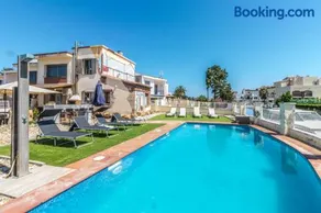 5 BEDROOMS, 3 BATHROOMS, 15M MOORING, PRIVATE POOl - Image 1