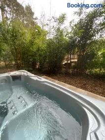 Chez Maurice Luxury Shepherds Hut with Bath and Hot Tub - Image 3