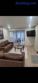 Cozy Queens NY Stay Near JFK Sleeps 4 Comfortable 3 Bedroom Home with Great WiFi Quiet Residential Location - Image 4