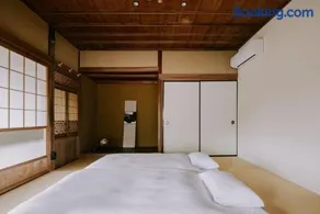 紡ノ座 築100年 一日一組限定のモダン古民家ステイ - Image 2