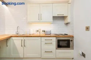 Chunal Apartment Central Glossop - Image 3