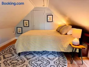Charming 1BD Loft in Shelburne - Image 2