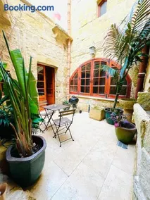 Il Mithna farmhouse with indoor heated jacuzzi pool - Image 1
