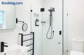 Spacious Family Home in Heart of Chatswood - Image 3