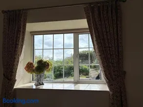 The Cottage at Hollywell - Image 4