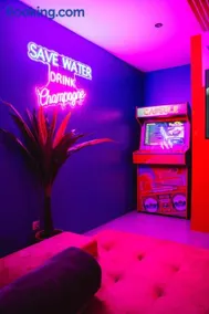 Capsule Boogie-Woogie - JACUZZI - SAUNA - BILLARD - JEUX - ECRAN GÉANT - FILET SUSPENDU - NETFLIX - Image 2