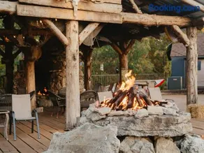 Stonegate Lodge 2 Queen Beds Fast WIFI 50" TV Salt Water Pool Room #207 - Image 2