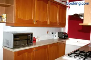 Hartland 2-Bedroom Apartments with Bfast and Parking - Image 2
