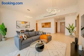 Lux Golf Views 3 BR in Emirates Hills - Image 4