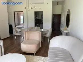 Luxury Golf Apartment - Image 1