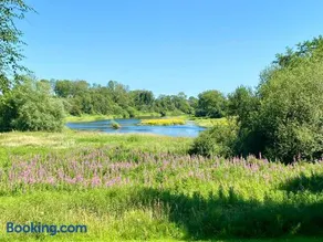 Luxury Waterfront Retreat I Private Hot Tub & Sauna I Lake View - Image 3