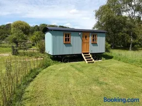 Gaggle of Geese Pub - Shepherd Huts & Bell Tents - Image 1