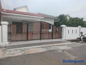 Distance 1km from beach and town - Image 2