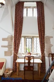 Welsh Gatehouse A Historic Castle Retreat that Welcomes Dogs and Electric Vehicles - Image 4