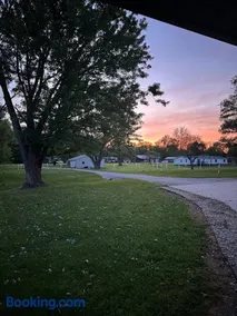 Quiet home near Lake Sullivan - Image 3