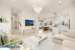 Grand Luxury 4BD Estate in Irvine - Image 1