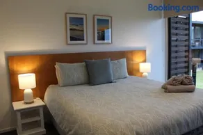 Coastal Cove Retreat - with heated pool near Hot Springs & Golf - Image 2