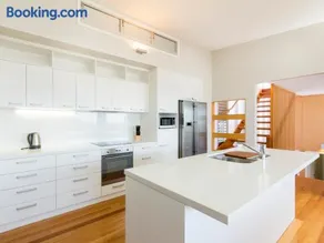7 Roseby Court - Image 3