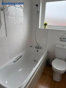 Sandy Feet Retreat Hayling Island Sleeps 7 - Image 4