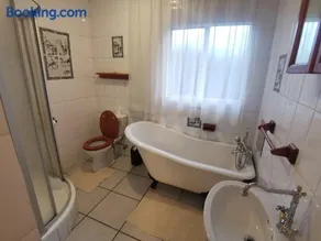 Harties Double Bed studio - Kitchenette Hartbeespoort dam - Image 4