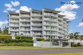 Tingeera Beachfront Apartments - Image 1