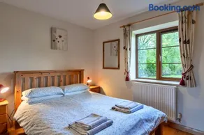 Finest Retreats - Tarkas Holt Log Cabin, Stowford - Image 3