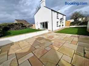 Luxury 3 Bedroom Cottage Retreat Near Bridgend Beaches M4 with Garden Workspace Sleeps 6 - Image 2