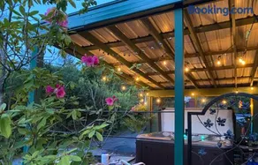 Bedrooms in Sooke Wonderland - Hot Tub - Pool - Koi Pond - Image 2