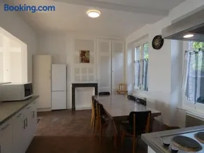 Maison de caractère avec jardin clos, idéale pour familles, proche sentiers de randonnée - Image 2
