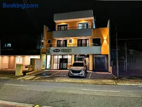 Apartanentos e suítes Elsa - Image 1