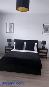3 Bedroom House Near City Centre Glasgow Sleeps 7 - Image 2