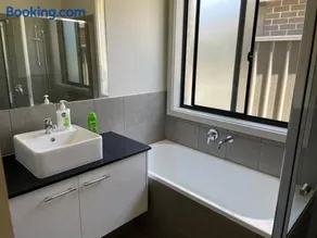 Modern New 4BR Spacious Peaceful Family Home - Image 2